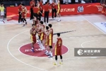 媒体人：男篮这场大胜能缓解球迷的舆论 也能减少球队内部的压力